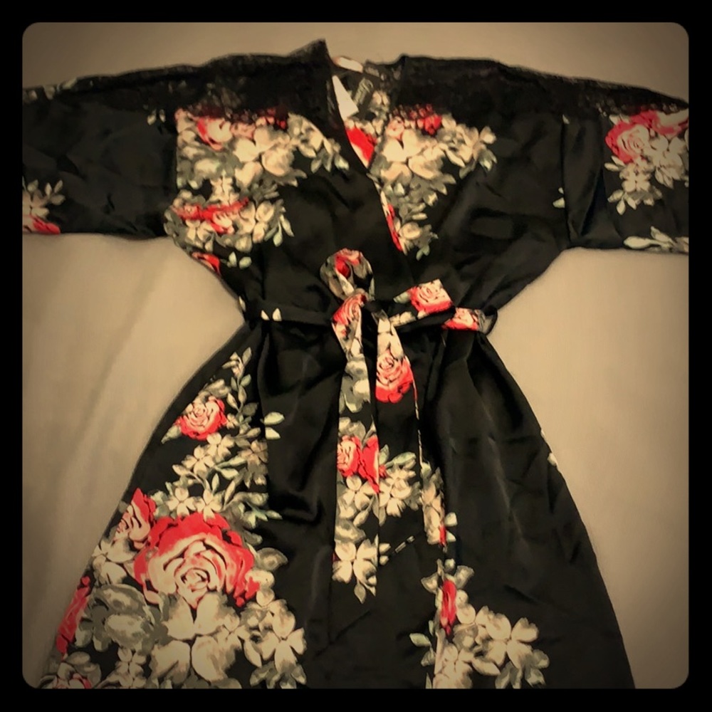 NWT Satin kimono xs/s